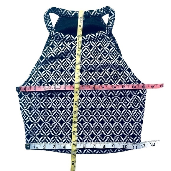DYNAMITE halter crop top size XS in Black and White Diamond Geometric Pattern - Picture 9 of 10